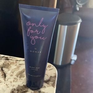 Monat BLOW OUT CREAM